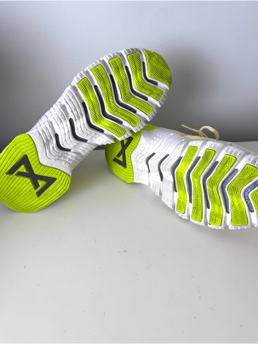 Nike Free Free Metcon 5 sneakers in the "Citron Tint/Volt" Women’s size 9 - Picture 5 of 8